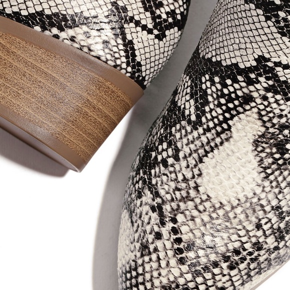 NEW🔥 Python Snake Cowboy Cowgirl Western Ankle Boots Booties Low Block Heel Zip - Picture 5 of 5